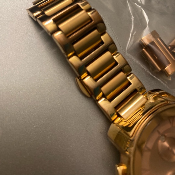 Movado authentic rose gold bold watch - Picture 5 of 8